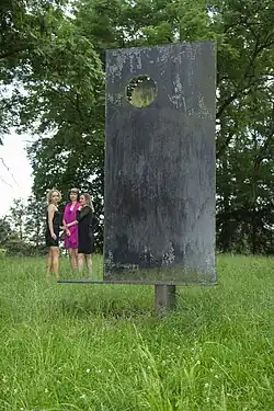 Forma przestrzenna zrealizowana przez Jerzego Fedorowicza podczas I Biennale Form Przestrzennych (1965).