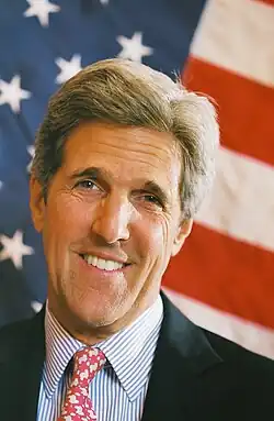 John Kerry (Massachusetts)– przewodniczący (chairman)