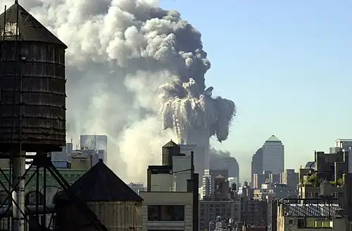 Waląca się wieża północna WTC o 10:28 czasu lokalnego