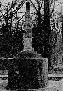 Pomnik ks. Józefa Poniatowskiego w Krośniewicach z roku 1814, najstarszy pomnik księcia Józefa (fot. 1988)