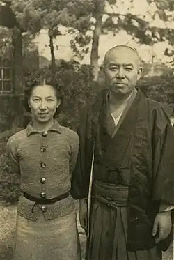 Pisarz z córką Ayuko, 1938