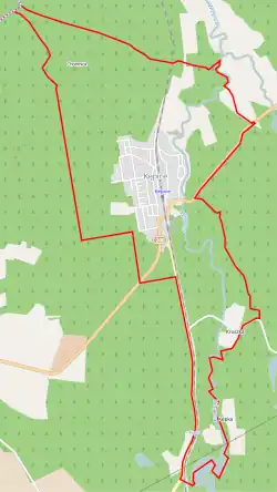 Mapa konturowa Kępic, blisko centrum u góry znajduje się punkt z opisem „Kościół Matki Bożej Różańcowej”