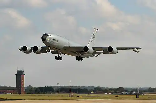 Tankowiec powietrzny KC-135 Stratotanker nad RAF Mildenhall, 2014&nbsp;r.