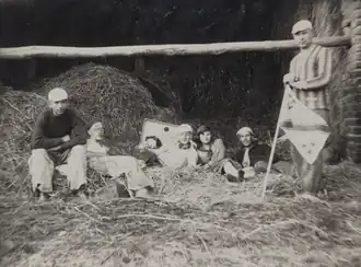 Członkowie "Gryfa" podczas wycieczki turystycznej