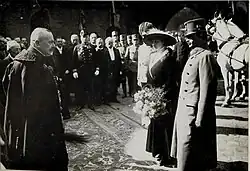 Juliusz Leo wita cesarza Karola I i cesarzową Zytę podczas wizyty pary cesarskiej w Krakowie 1917