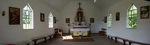 Wnętrze głównej kaplicy przy drodze na wzgórze Chełm