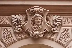 Kartusz z rzeźbionym wizerunkiem Tadeusza Kościuszki