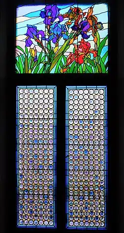 Witraż „Irysy” (1914),Kraków, ul. Piłsudskiego 9,II półpiętro