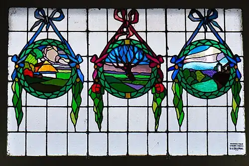 Witraż z medalionami z motywem krajobrazów,Kraków,  ul. Lenartowicza 5,nadświetle