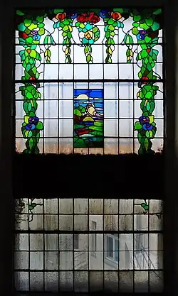 Witraż z obrazkiem chałupy (1913),Kraków, ul. Zwierzyniecka 17,III półpiętro