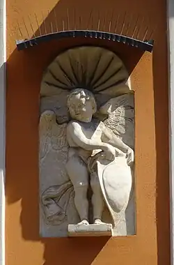 Płaskorzeźba aniołka