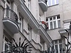 Gzyms międzypiętrowy