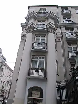 Lewy narożnik kamienicy (część centralna)