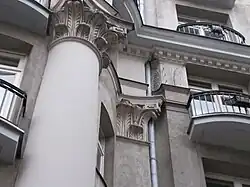 Detale kapiteli pilastrów i metopy