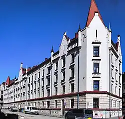 ul. Blich 7, 8 i 9Kamienice „domy dla urzędników C.K. Kolei Państwowej” (proj. Stanisław Ujejski, 1908–1909)