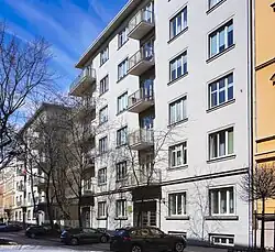 ul. Józefa Sarego 22–24–26Zespół trzech kamienic (proj. Stanisław Wexner i Henryk Jakubowicz, 1930–1936)