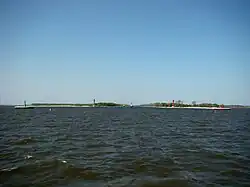 Falochrony bramy torowej Kanału Piastowskiego, Brama Torowa nr 1, Tor wodny Szczecin-Świnoujście (wejście z Zalewu Szczecińskiego)