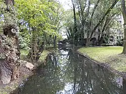 Widok na wschód z mostku na Jeziorze Sieleckim, w tle początek podziemnego kolektora