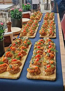 Kanapki z paprykarzem szczecińskim