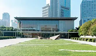 Główne wejście, fasada wschodnia rezydencji