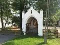 Kapliczka przydrożna przy domu nr 27