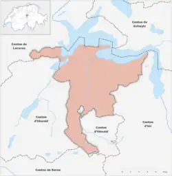 Mapa konturowa Nidwalden, blisko centrum u góry znajduje się punkt z opisem „Buochs Airport/Port lotniczy Buochs”