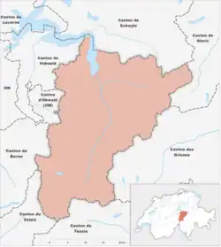 Mapa konturowa Uri, na dole nieco na prawo znajduje się punkt z opisem „Tunel bazowy Świętego Gotarda”