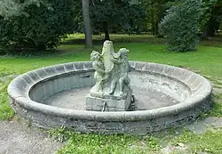 Fontanna z rzeźbą w Parku Bożeny Niemcowej