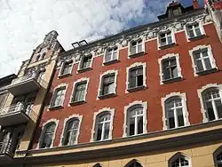 Fragment fasady zabytkowej kamienicy od strony wschodniej (2014)