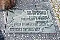 Tablica u podstawy pomnika upamiętniająca dawny budynek Muzeum Śląskiego