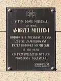 Tablica pamiątkowa poświęcona Andrzejowi Mielęckiemu umieszczona na kamienicy przy ulicy Warszawskiej w Katowicach