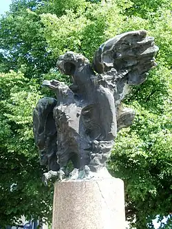 Rzeźba na zwieńczeniu