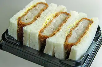 Katsu-sando – kanapki z kotletem wieprzowym (z ang. pork-cutlet sandwich)