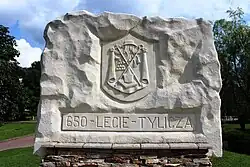 Płaskorzeźba z herbem Tylicza