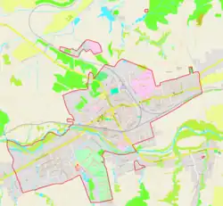 Mapa konturowa Chyrowa, w centrum znajduje się punkt z opisem „Parafia św. Wawrzyńca w Chyrowie”