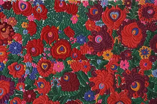 Haft Matyó będący dziełem Kisjankó Bori (2010)