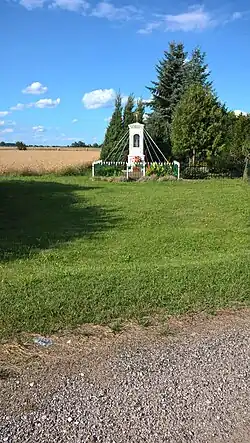 Kluczewo Huby - kapliczka na początku miejscowości