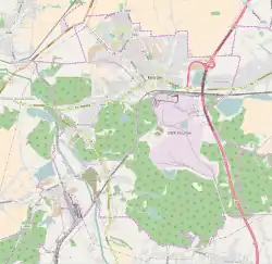Mapa konturowa Knurowa, blisko centrum na prawo u góry znajduje się punkt z opisem „Stadion Miejski w Knurowie”