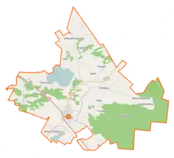 Mapa konturowa gminy Knyszyn, blisko centrum na lewo znajduje się owalna plamka nieco zaostrzona i wystająca na lewo w swoim dolnym rogu z opisem „Jezioro Zygmunta Augusta”