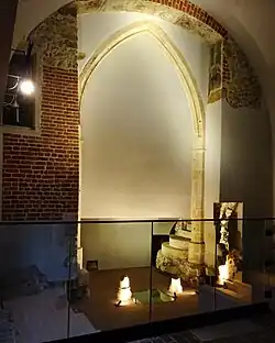Relikty kościoła – łuk gotycki, pozostałość kaplicy św. Marii Egipcjanki