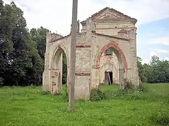 Ruiny kościoła Św. Trójcy w Mańkowcach