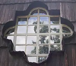 Okno w kościele św. Anny w Oleśnie.