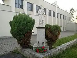 Figura Matki Boskiej z Dzieciątkiem