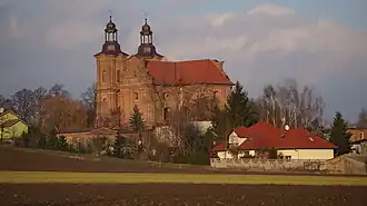 Kościół pw św. Mikołaja Biskupa w Lądku. Widok od strony południowo-zachodniej.