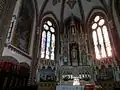 Ołtarz główny w kościele parafialnym