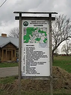 Tablica informacyjna w centrum wsi