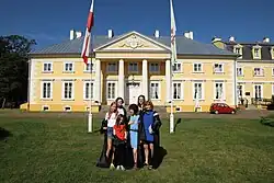 Uczestnicy kolonii letnich w Pałacu w Racocie.