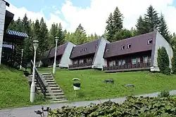 Jeden z pawilonów Stacji Narciarskiej Koninki