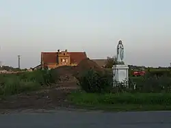 Kapliczka przy skrzyżowaniu