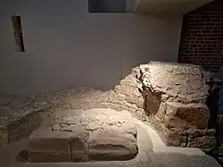 Relikty kościoła, mury